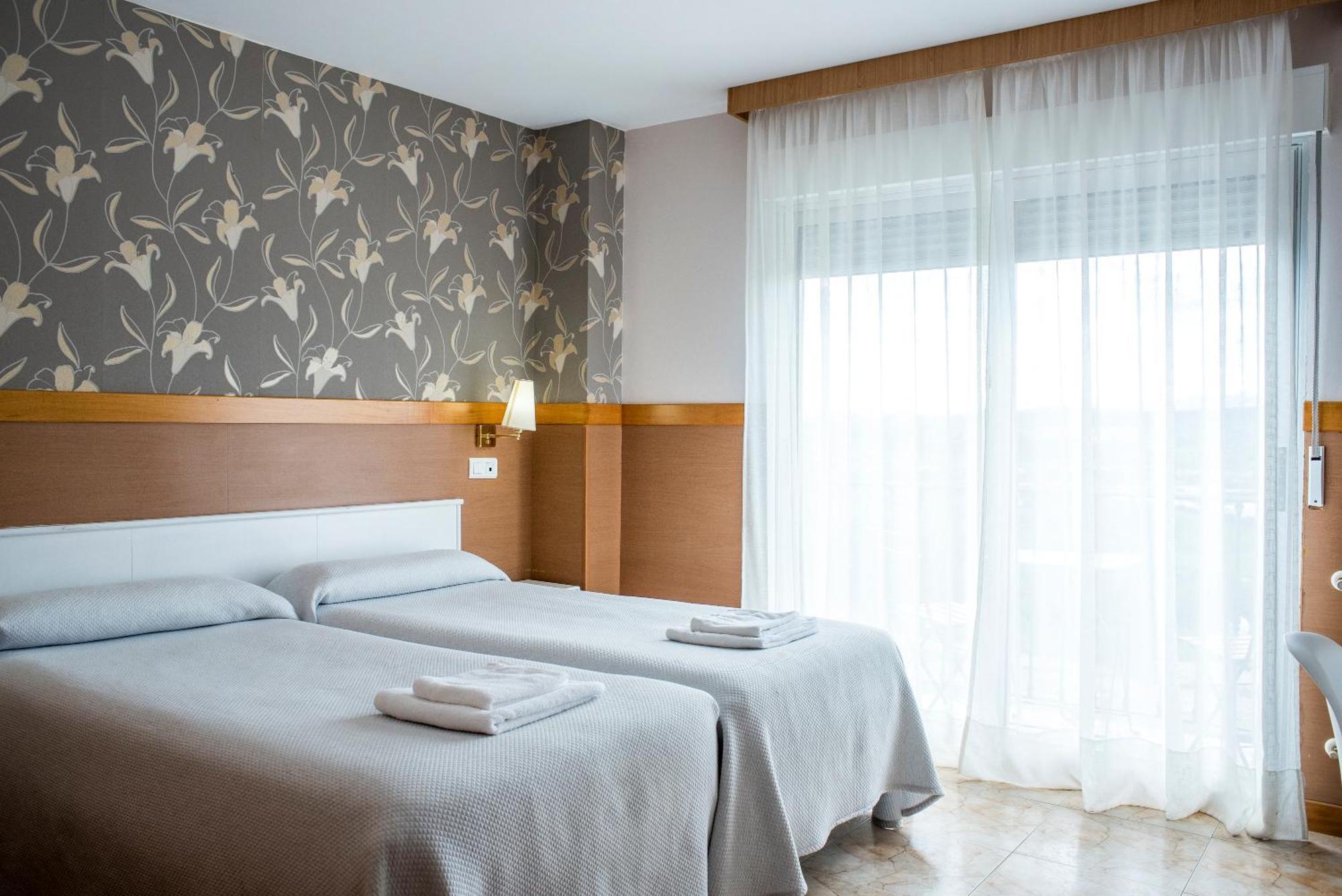 Hotel Ria De Suances Bagian luar foto